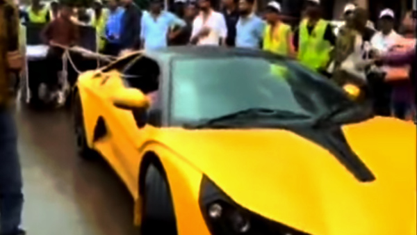 भोपाल में 70 लाख रुपए की कार से उठाया कचरा और धोनी, सलमान खान, रणवीर कपूर और रणवीर सिंह को भी दिया इसका चैलेंज - देखें विडियो