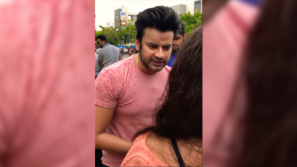 भोपाल में 70 लाख रुपए की कार से उठाया कचरा और धोनी, सलमान खान, रणवीर कपूर और रणवीर सिंह को भी दिया इसका चैलेंज - देखें विडियो