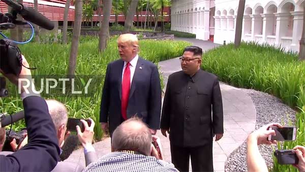 Donald Trump ने Kim Jong-Un को दिखाई अपनी Cadillac One “Beast” कार - देखें विडियो