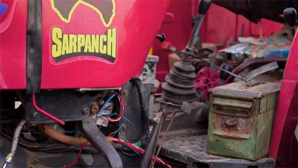 गांव के इस 19 साल के लड़के ने बनाया 'ड्राइवर-लेस' ट्रैक्टर - देखें विडियो