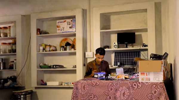 गांव के इस 19 साल के लड़के ने बनाया 'ड्राइवर-लेस' ट्रैक्टर - देखें विडियो