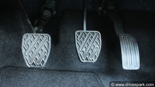 ऑटोमैटिक कार में न्यूट्रल गियर क्यों होता और इसके क्या फायदे हैं?