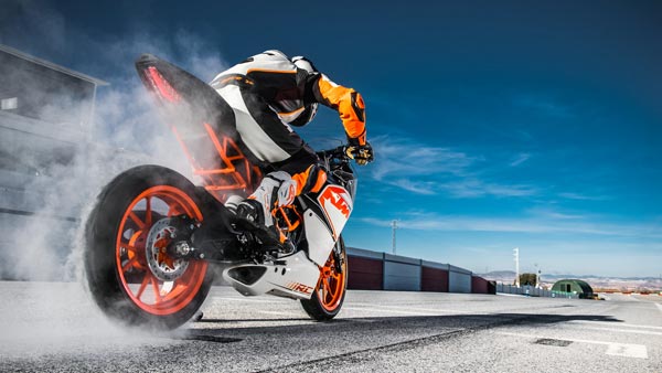 KTM RC 200 का ब्लैक कलर वेरिएंट भारत में लॉन्च - जानें कीमत