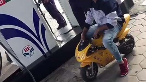 इस मिनी डुकाटी को देख सब हैरान रह गए - देखें विडियो