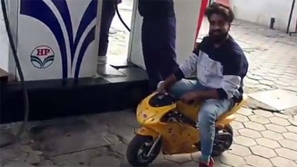 इस मिनी डुकाटी को देख सब हैरान रह गए - देखें विडियो