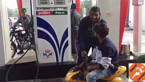 इस मिनी डुकाटी को देख सब हैरान रह गए - देखें विडियो