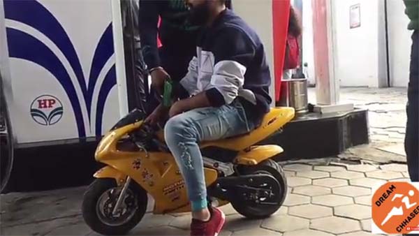 इस मिनी डुकाटी को देख सब हैरान रह गए - देखें विडियो