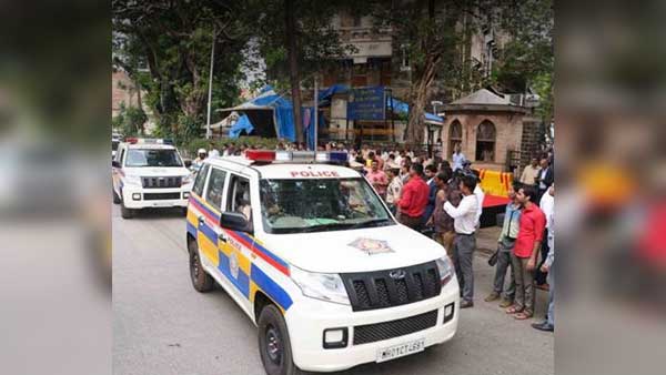 अब महिंद्रा TUV300 से दौडेगी मुंबई पुलिस - CM ने खुद दिखाई हरी झंडी 