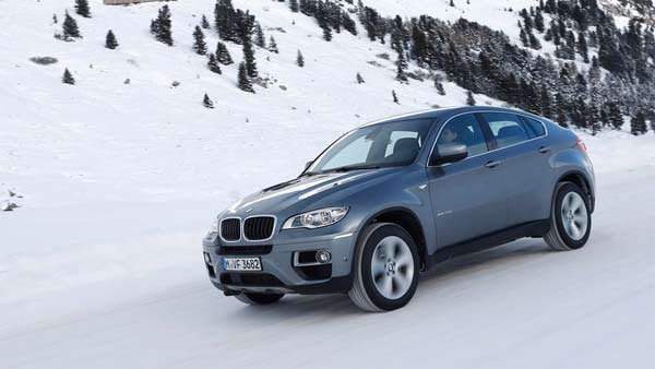 बेटे ने पिता को BMW कार में दफनाया, वजह जान दंग रह जायेंगे