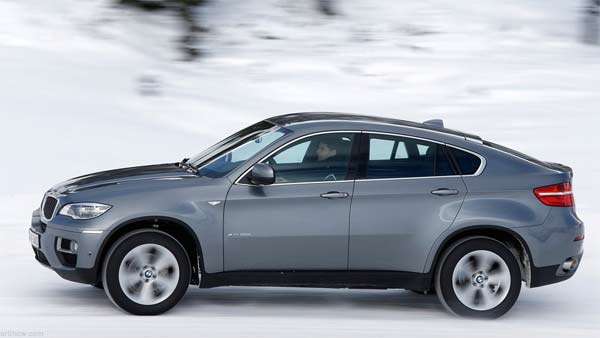 बेटे ने पिता को BMW कार में दफनाया, वजह जान दंग रह जायेंगे