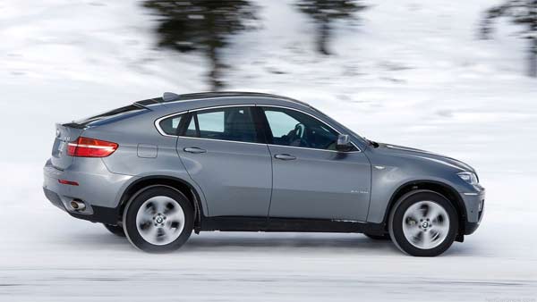 बेटे ने पिता को BMW कार में दफनाया, वजह जान दंग रह जायेंगे