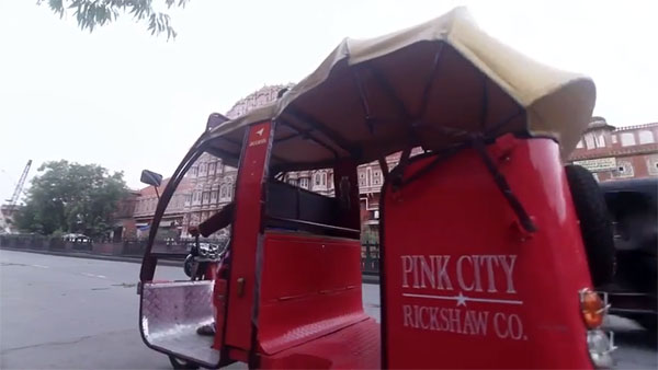 जानिए कैसे, जयपुर में गरीब महिलाओं के लिए वरदान साबित हो रहा है ई-रिक्शा