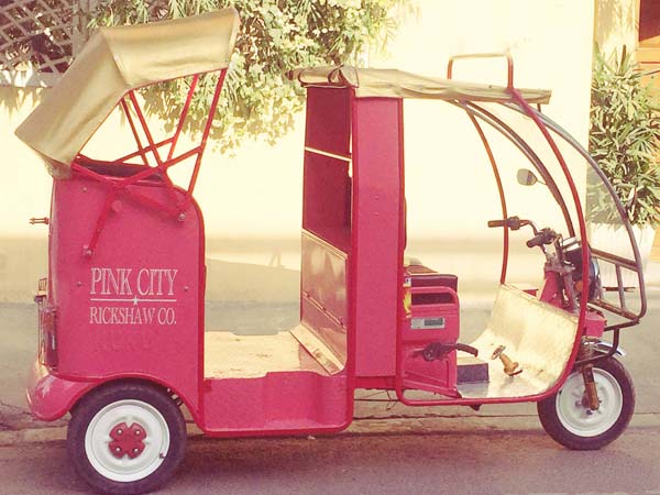 जानिए कैसे, जयपुर में गरीब महिलाओं के लिए वरदान साबित हो रहा है ई-रिक्शा