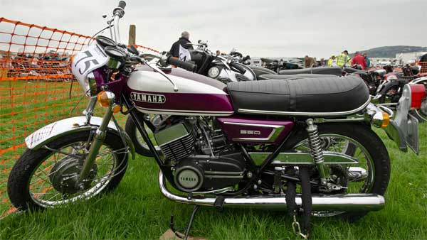 एवरग्रीन Yamaha RD 350 (राजदूत) - आज भी इस पर मरते हैं लोग