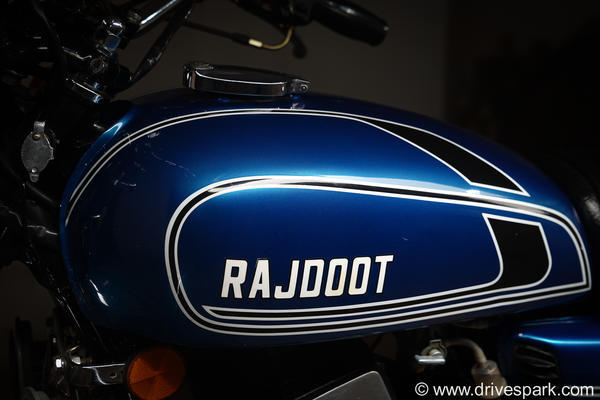 एवरग्रीन Yamaha RD 350 (राजदूत) - आज भी इस पर मरते हैं लोग