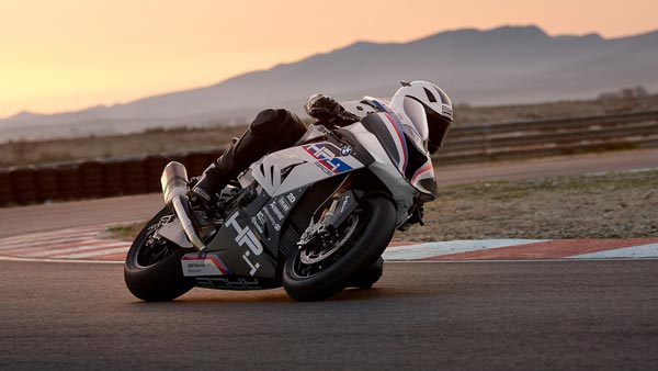 BMW ने लॉन्च की 85 लाख की रेस बाइक - जानें क्या है खास