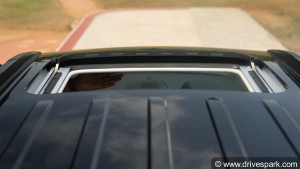 क्या आपकी कार में सनरूफ होना जरूरी है, ये लेख आपके विचार बदल देगा