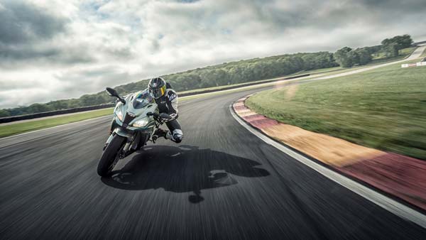 लॉन्च के महज 15 दिनों में ही कावासाकी की यह बाइक हुई आउट-ऑफ-स्टॉक: जानें क्या है खास