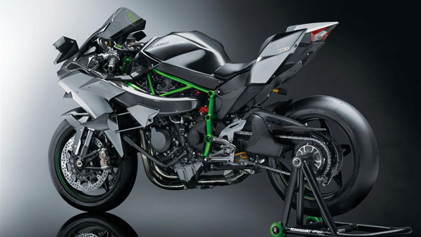 Kawasaki ने लांच की एक साथ तीन बाइकें, फीचर्स और कीमत जानकर आपके होश उड़ जायेंगे