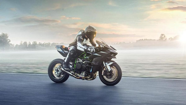 Kawasaki ने लांच की एक साथ तीन बाइकें, फीचर्स और कीमत जानकर आपके होश उड़ जायेंगे