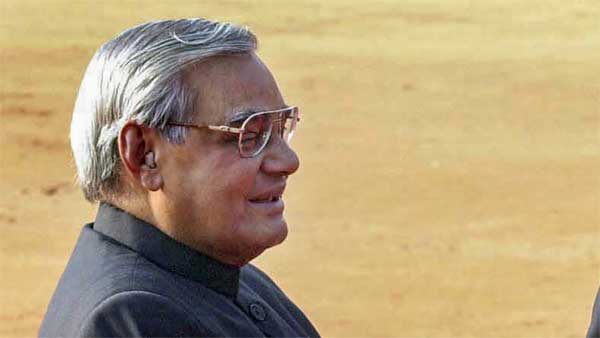 स्वर्णिम चतुर्भुज और ग्रामिण सड़कों के माध्यम से अटल बिहारी वाजपेयी ने रखी भारत के आर्थिक विकास की नींव