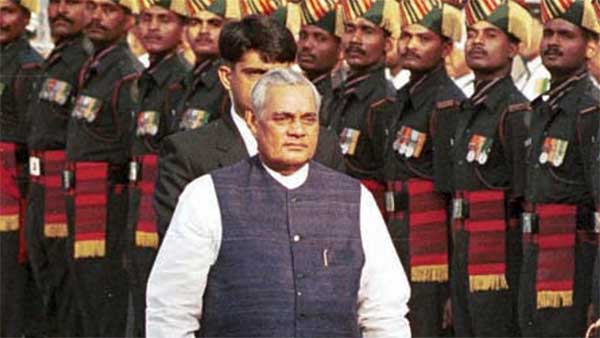 स्वर्णिम चतुर्भुज और ग्रामिण सड़कों के माध्यम से अटल बिहारी वाजपेयी ने रखी भारत के आर्थिक विकास की नींव