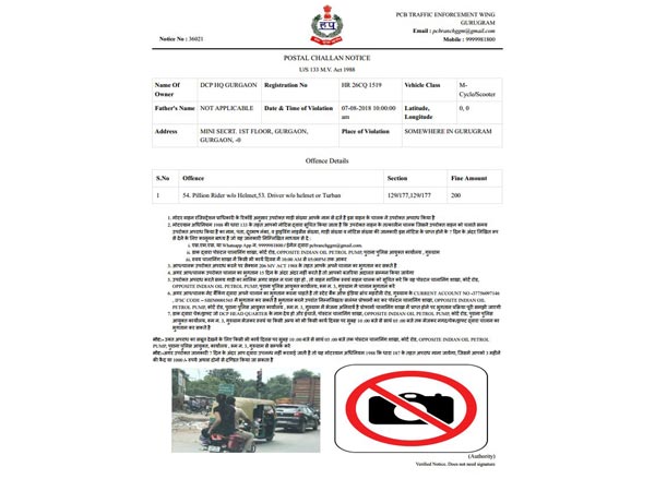 बिना हेलमेट बाइक चलाना इस पुलिस ऑफिसर को पड़ा महंगा