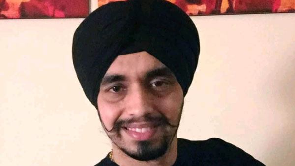 बिना हेलमेट बाइक चलाना इस पुलिस ऑफिसर को पड़ा महंगा