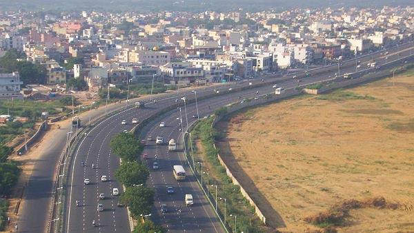 स्वर्णिम चतुर्भुज और ग्रामिण सड़कों के माध्यम से अटल बिहारी वाजपेयी ने रखी भारत के आर्थिक विकास की नींव