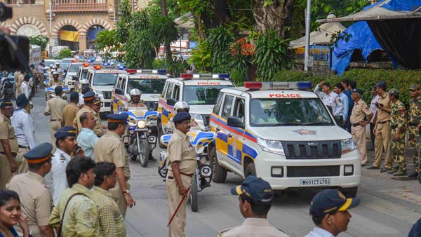 मुख्यमंत्री देवेंद्र फडणवीस पर लगा 13 हजार का जुर्माना