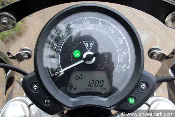 Triumph Bonneville Speedmaster Review: रेट्रो लुक में आधुनिक क्रूजर मशीन