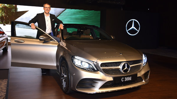 2018 मर्सिडीज-बेंज C-क्लास फेसलिफ्ट भारत में लॉन्च - कीमत 40 लाख रुपए से शुरू