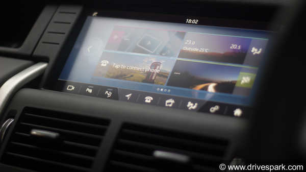 Land Rover Discovery Sport Review - जानिए क्या है खास, पूरी डिटेल