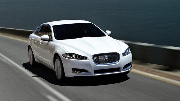 आथिया शेट्टी की लग्जरी जगुआर सेल पर - कीमत महज 25 लाख