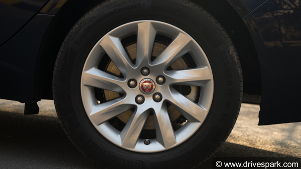 Jaguar XF 20d Road Test Review — जानिए इस कार में क्या है खास?