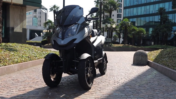 क्या आपने देखी अत्याधुनिक चार पहियों वाली स्कूटर, फीचर्स जान कर होश उड़ जायेंगे