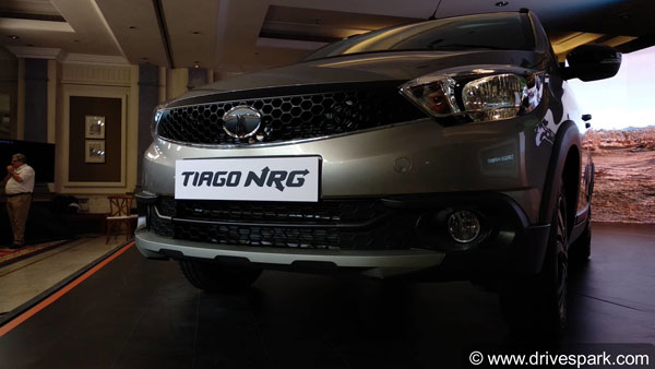 Tata Tiago NRG Top Features: जानिए उन फीचर्स के बारे में जो इस कार को बनाते हैं खास