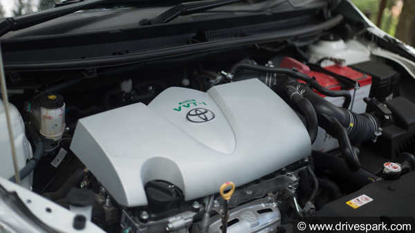 Toyota Yaris CVT Review — अत्याधुनिक फीचर्स से लैस शानदार सिडान कार