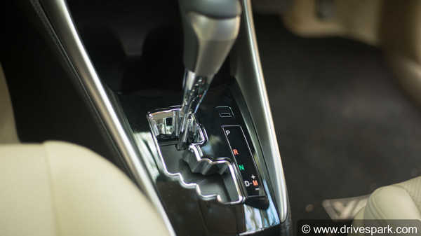 Toyota Yaris CVT Review — अत्याधुनिक फीचर्स से लैस शानदार सिडान कार