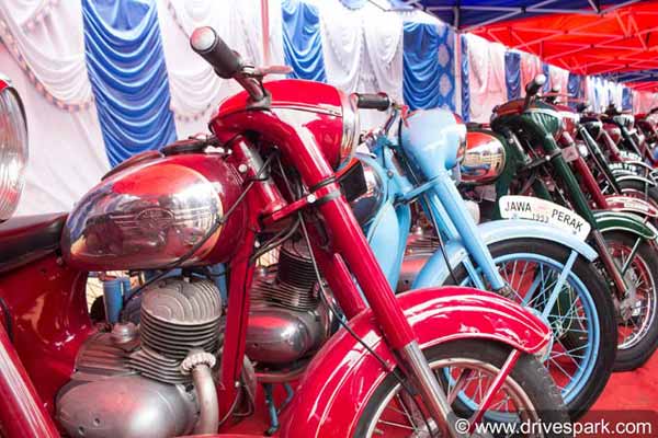 रॉयल एनफील्ड को टक्कर देने आ रही है 'जावा' मोटरसाइकिल, अगले महीने होगी पेश