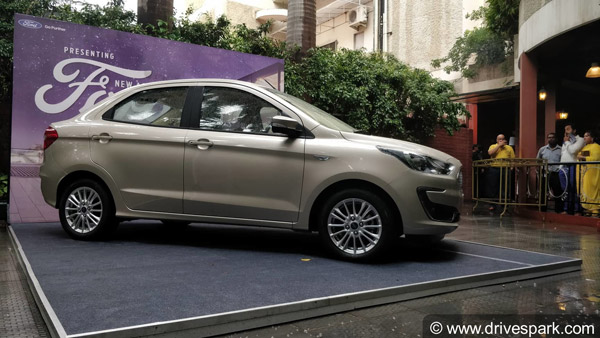 5.55 लाख रुपए की शुरुआती कीमत के साथ नई फोर्ड एस्पायर भारत में लॉन्च - मारुति डिजायर को देगी टक्कर