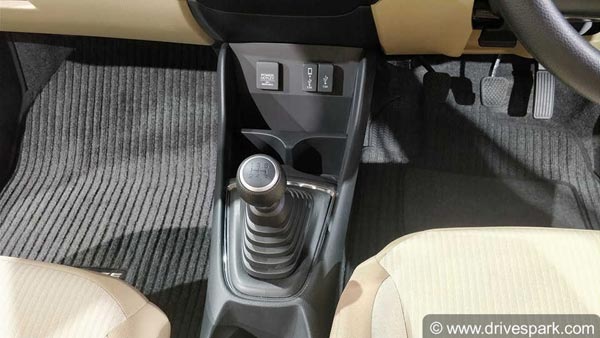 होंडा अमेज की सेल 50,000 यूनिट पहुंचने के करीब - मारुति डिजायर को छोड़ सकती है पीछे होंडा अमेज की सेल 50,000 यूनिट पहुंचने के करीब - मारुति डिजायर को छोड़ सकती है पीछे