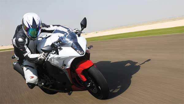 काइनेटिक मोटरसाइकिल ने भारत में लॉन्च की 7 नई बाइक - देखें एक नजर काइनेटिक मोटरसाइकिल ने भारत में लॉन्च की 7 नई बाइक - देखें एक नजर