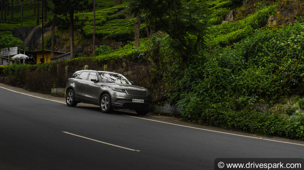 रैंज रोवर वेलार पी250 रिव्यू — जानिए इस एसयूवी में क्या है खास?