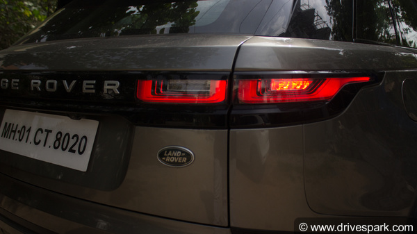 रेंज रोवर वेलार पी250 रिव्यू — जानिए इस एसयूवी में क्या है खास?