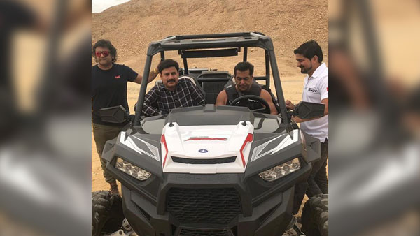 दुबई के रेगिस्तान में पोलारिस दौड़ाते नजर आए सलमान खान