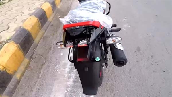 नए कलर में लॉन्च हुई बजाज पल्सर 150 क्लासिक एडिशन - कीमत 65,500 रुपए