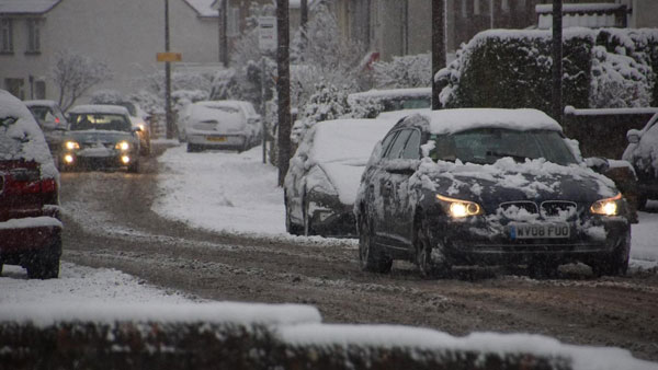 Tips सर्दियों में कम पैसे खर्च कर कैसे रखें अपनी कार का ख्याल?