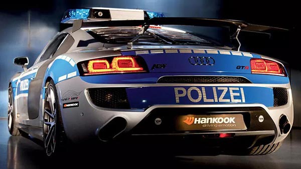 इस देश की पुलिस के पास है दुनिया की सबसे आश्चर्यजनक कारें