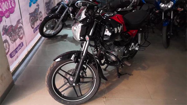 INS विक्रांत के लोहे से बनी बाइक बजाज V15 का पावर अप वेरिएंट भारत में लॉन्च